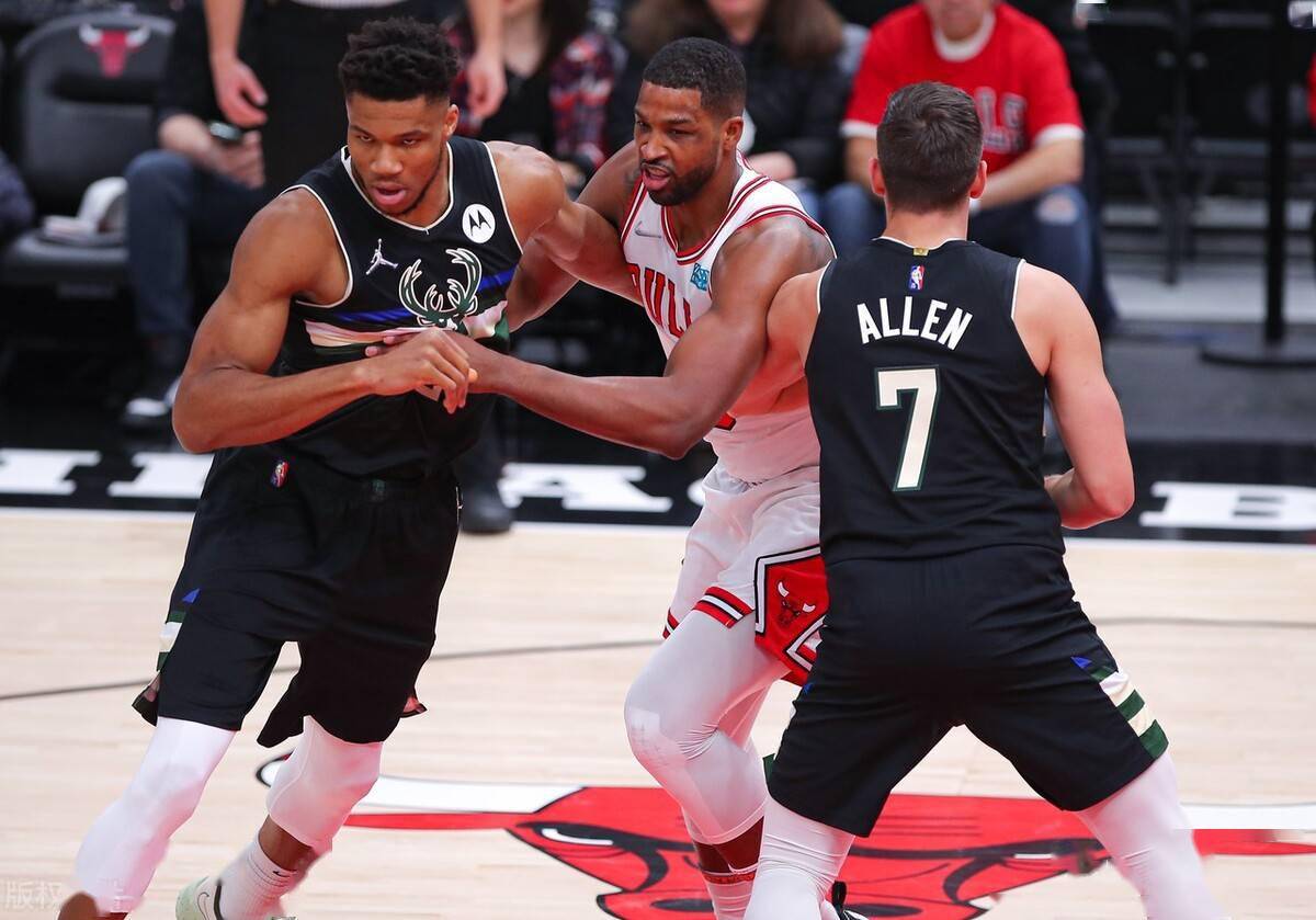 蒂姆连续十场比赛得分超过重要助攻，雄鹿不断突破！再创辉煌时刻(库里这场比赛数据)